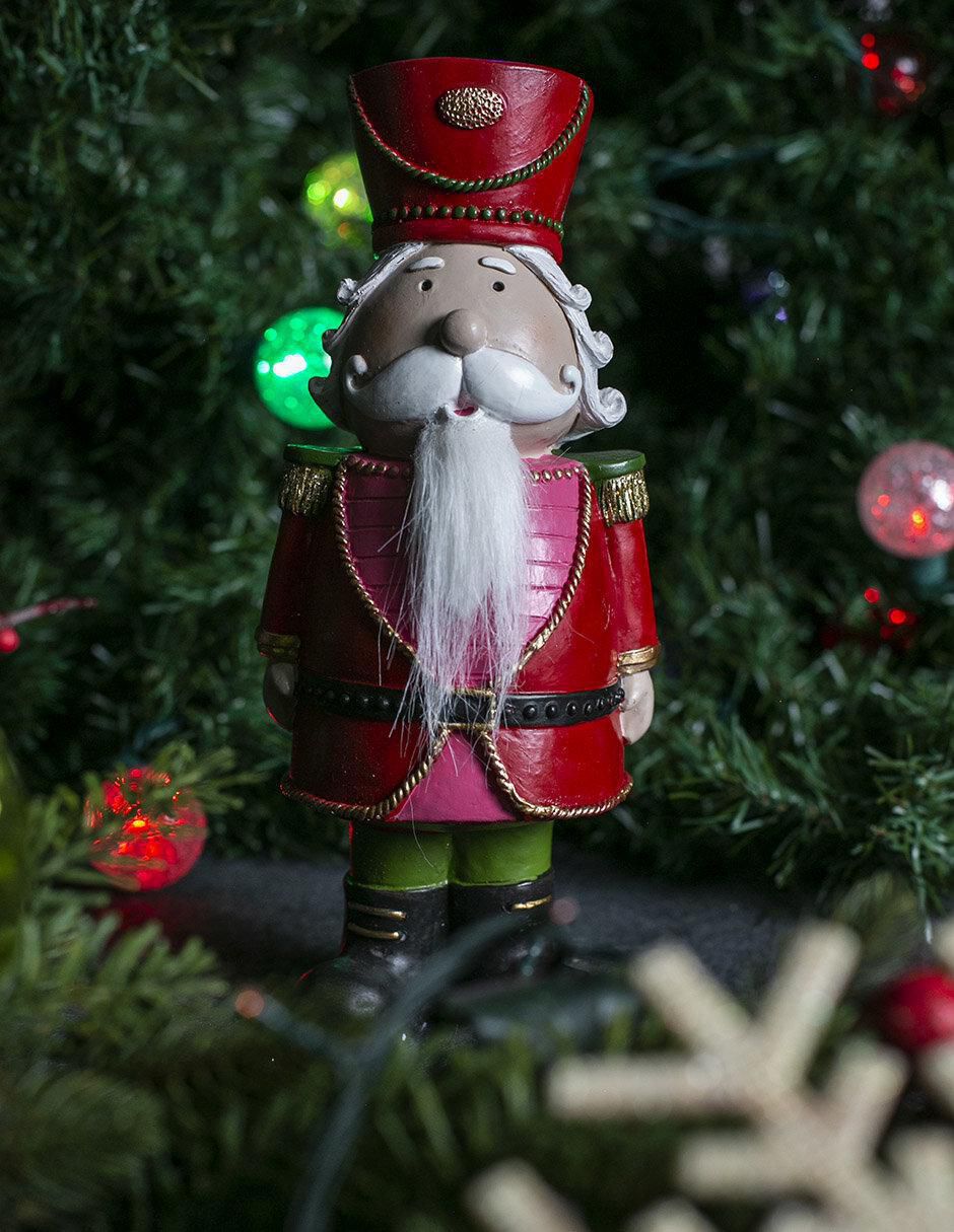 Figura decorativa de cascanueces de resina 2