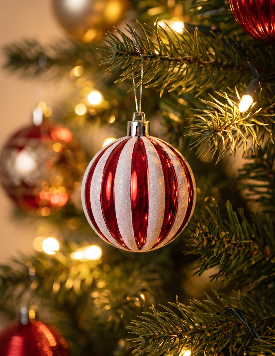 Set de esferas navideñas con 50 piezas