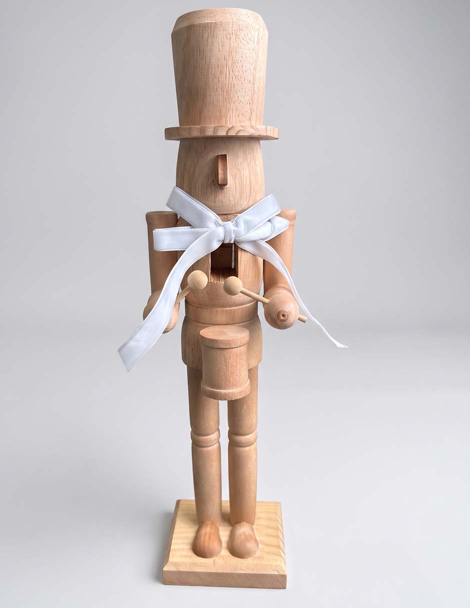 Figura decorativa cascanueces hus holidays de madera